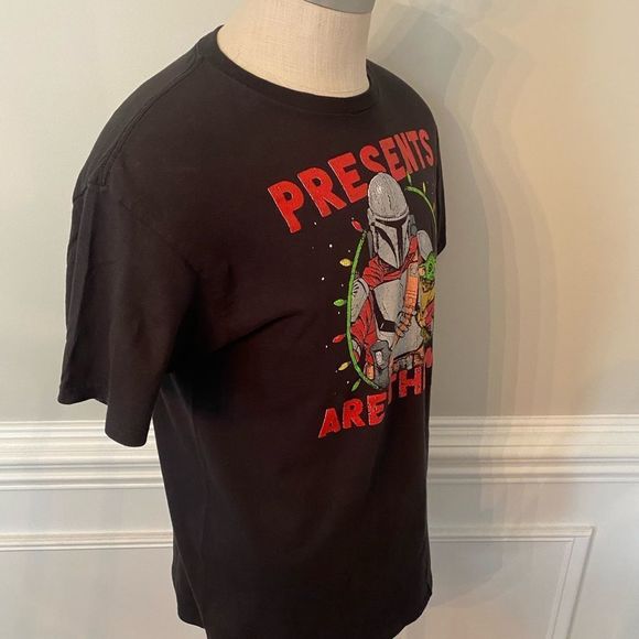 Men's Mandalorian Presents Are The Way Tee - Picture 6 of 9